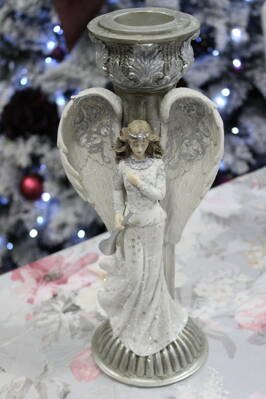 Biely strieborne zdobený svietnik s anjelom 36cm